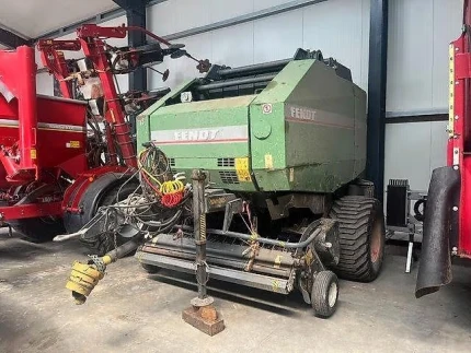 Fendt VARIABLE RUNDBALLENPRESSE 2900 V