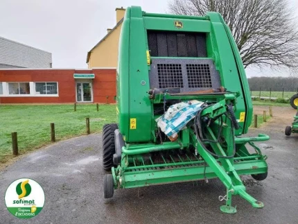 John Deere 864