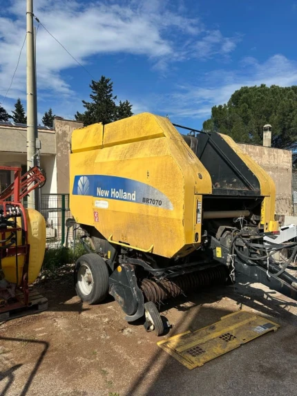 New Holland BR7070