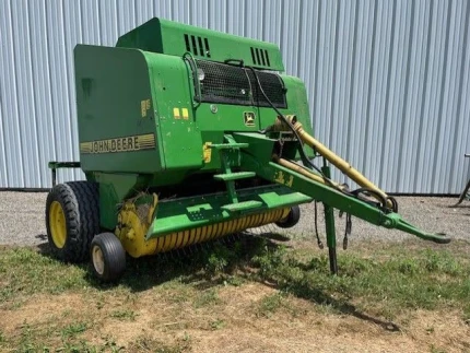 John Deere 565