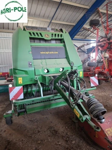 John Deere V451M