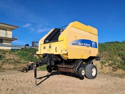 New Holland BR7070