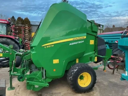 John Deere V451M