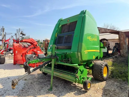 John Deere 864