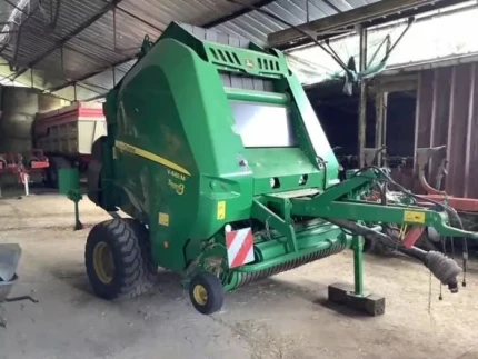 John Deere V461M