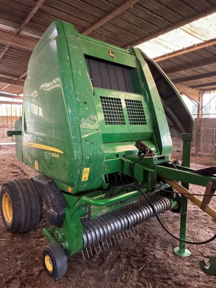 John Deere 864