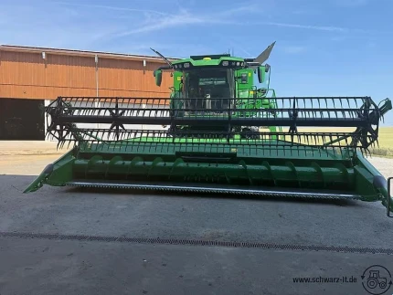 John Deere S7 700