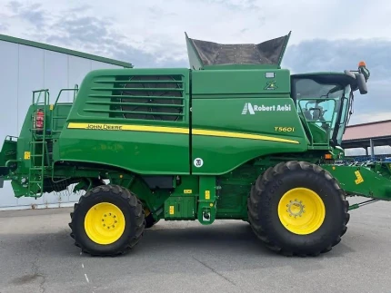 John Deere T560