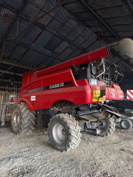 Case IH AXIAL-FLOW 8230
