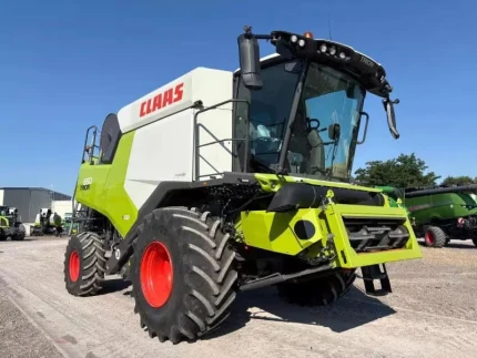Claas TRION 650