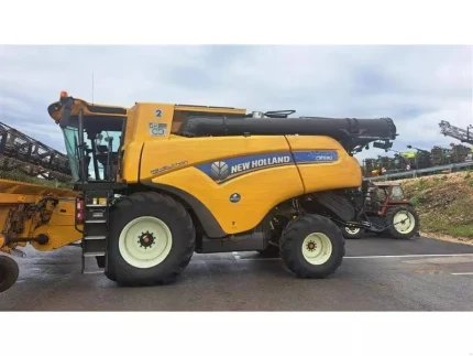 New Holland CR9-90