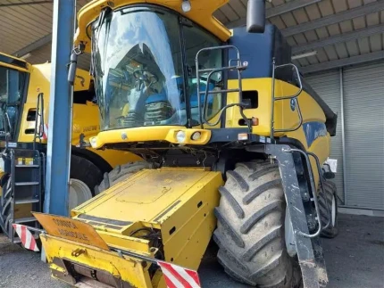 New Holland CR9060