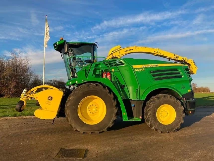 John Deere 8600