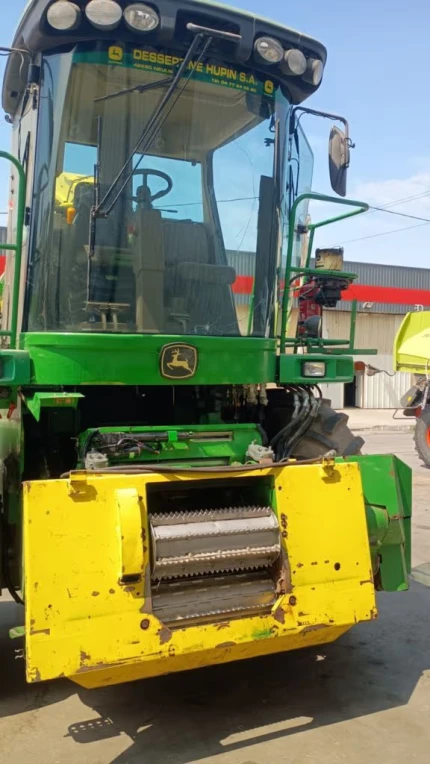 John Deere 7400