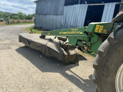 John Deere FAUCHEUSE J-D 331