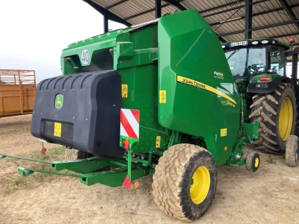 John Deere V451M MC