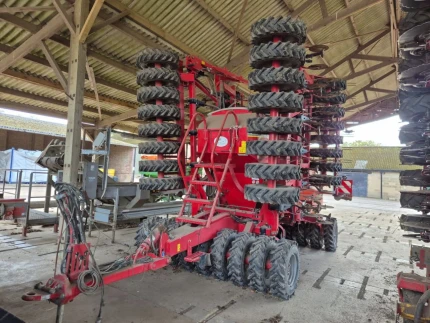 Horsch SPRINTER 8ST, YEAR 2014, 8 METRE WITH FRONT TYRE PACKER, 8400 HECTARES