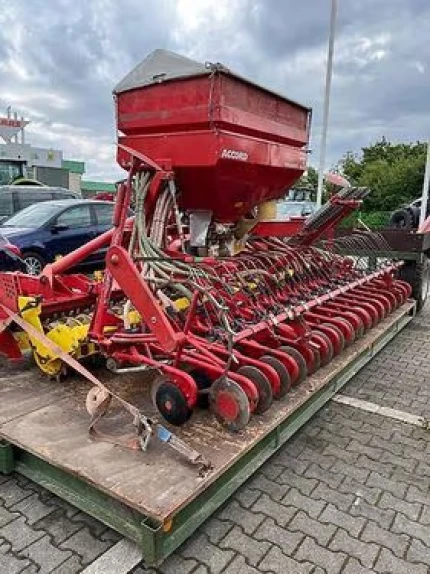 Kverneland PöTTINGER LION 4000 + KVERNELAND ACCORD DA-S
