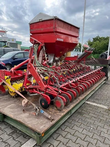 Kverneland PöTTINGER LION 4000 + KVERNELAND ACCORD DA-S