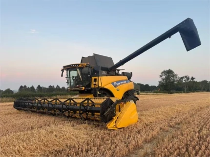 New Holland CR8.90 C/W 35FT VARIFEED HEADER **VIDEO BELOW