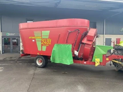 Strautmann VERTI-MIX 2401 DOUBLE MIT STROHGEBLäSE VORNE