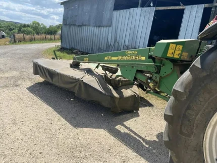 John Deere FAUCHEUSE J-D 331
