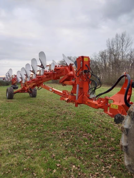 Kuhn CHALLENGER HORS RAIE
