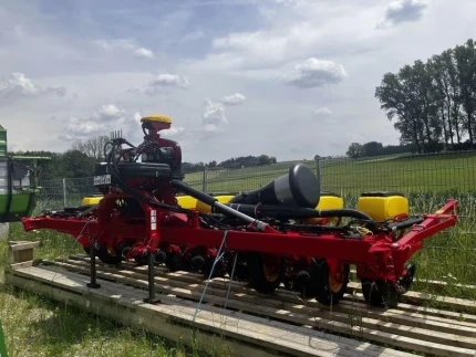 Väderstad TEMPO V8