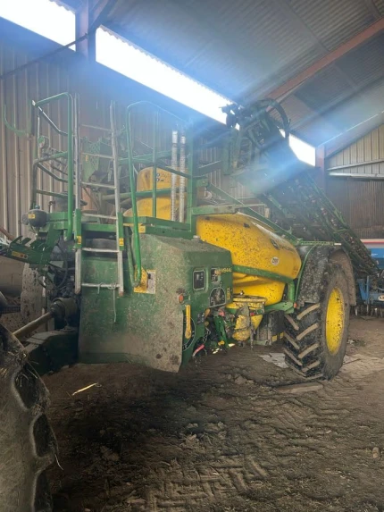 John Deere M944I