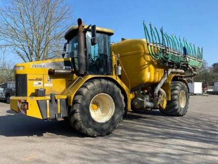Inconnu TERRA GATOR 2104 MIT BOMECH