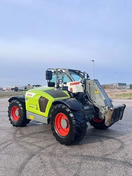 Claas SCORPION 7044