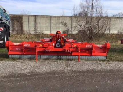 Broyeur à axe horizontal et vertical - 1 807 H - 2022