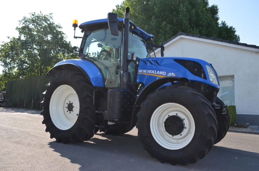New Holland T7.210 POWERCOMMAND d'occasion — photo 1