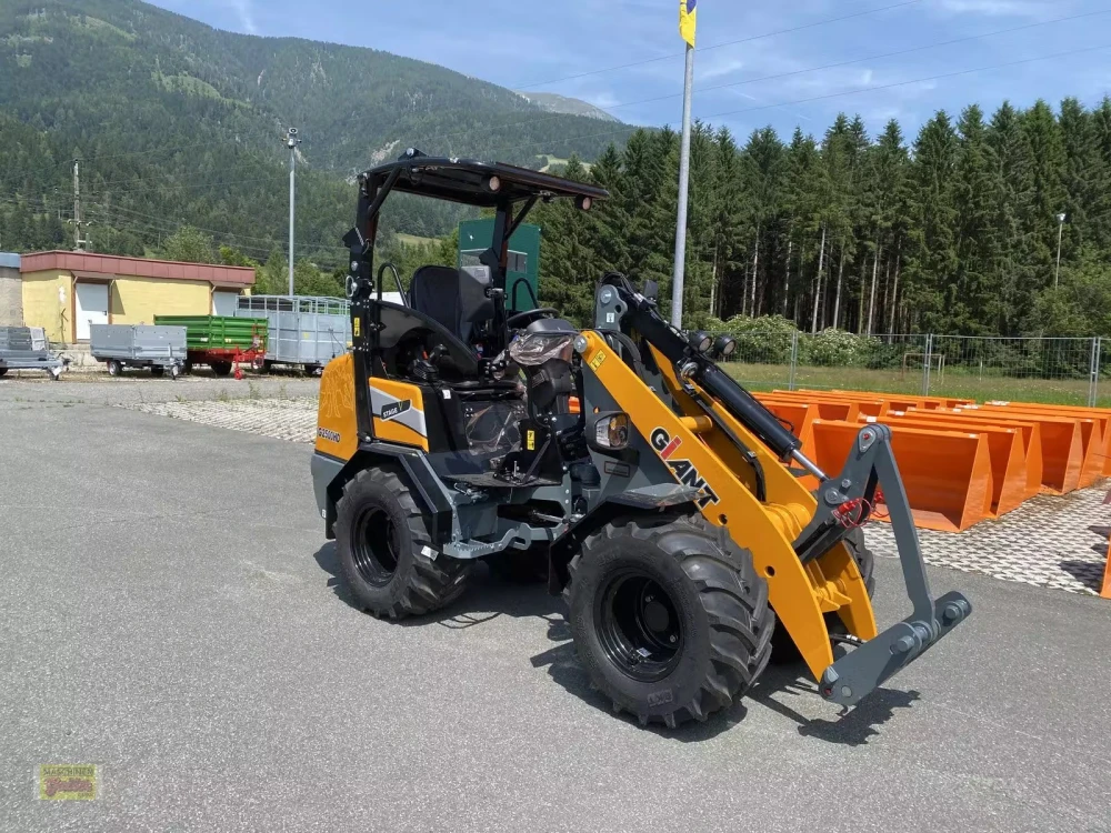 Giant G 2500 HD MIT ABKLAPPBAREN FAHRERSCHUTZDACH d'occasion — photo 1