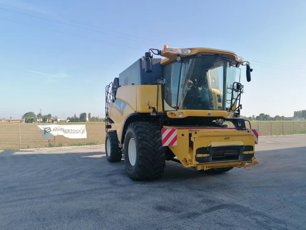 New Holland CR 9060 d'occasion — photo 1