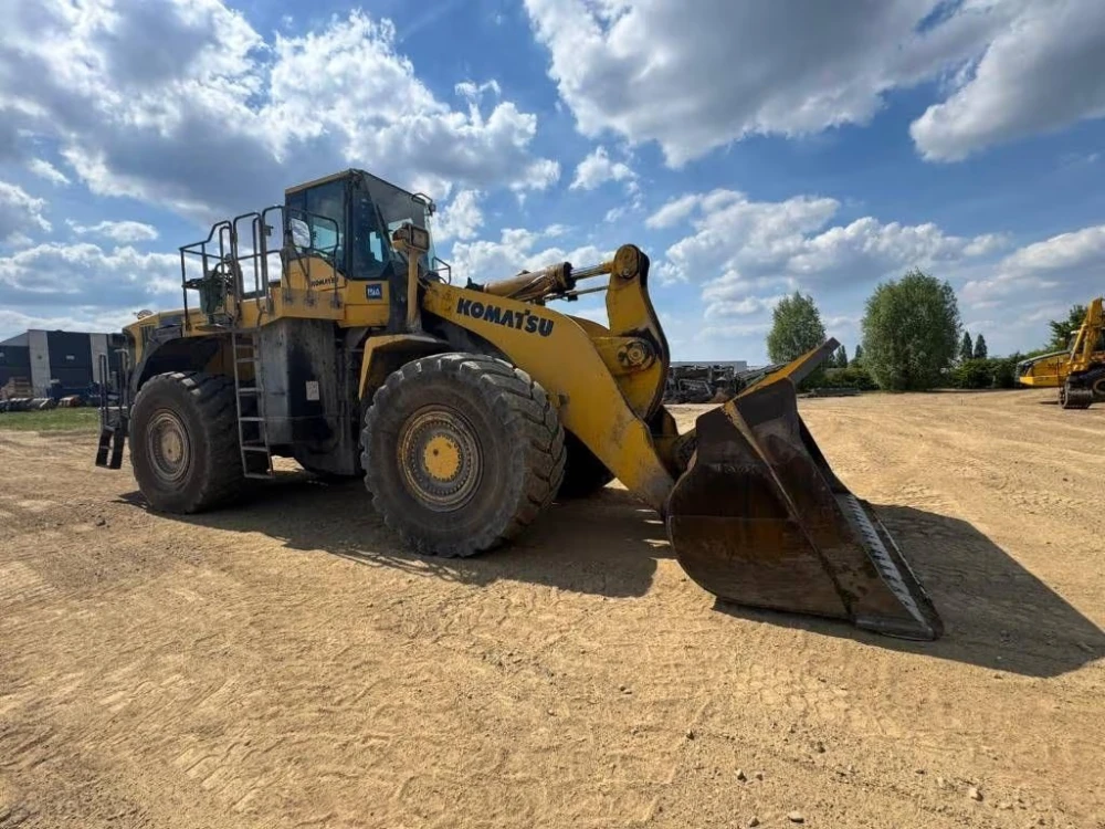 Komatsu WA600-6 ** BJ. 2016 ** 21000H/ MOTOR NEU ÜBERHOLT d'occasion — photo 1