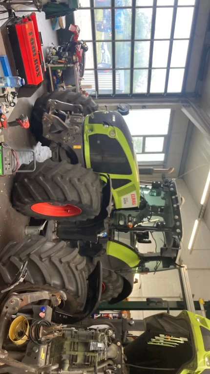 Tracteur agricole - 374CH - 8037H - 2014