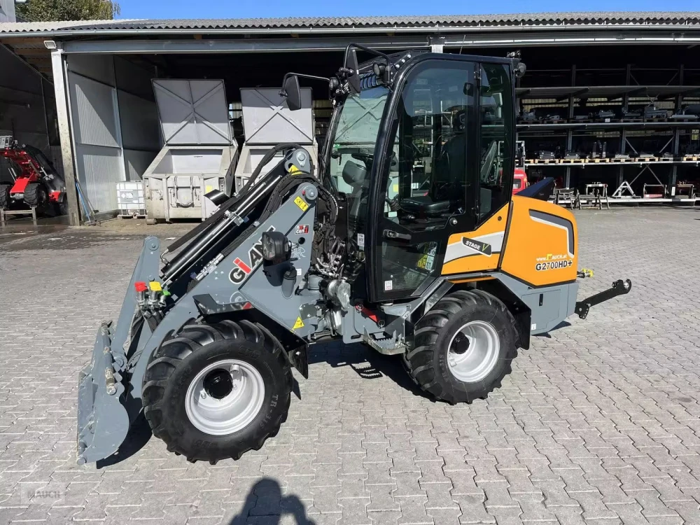 Giant 2700 HD+ MIT KABINE EURO & HECKHYDRAULIK KAT 2 d'occasion — photo 1