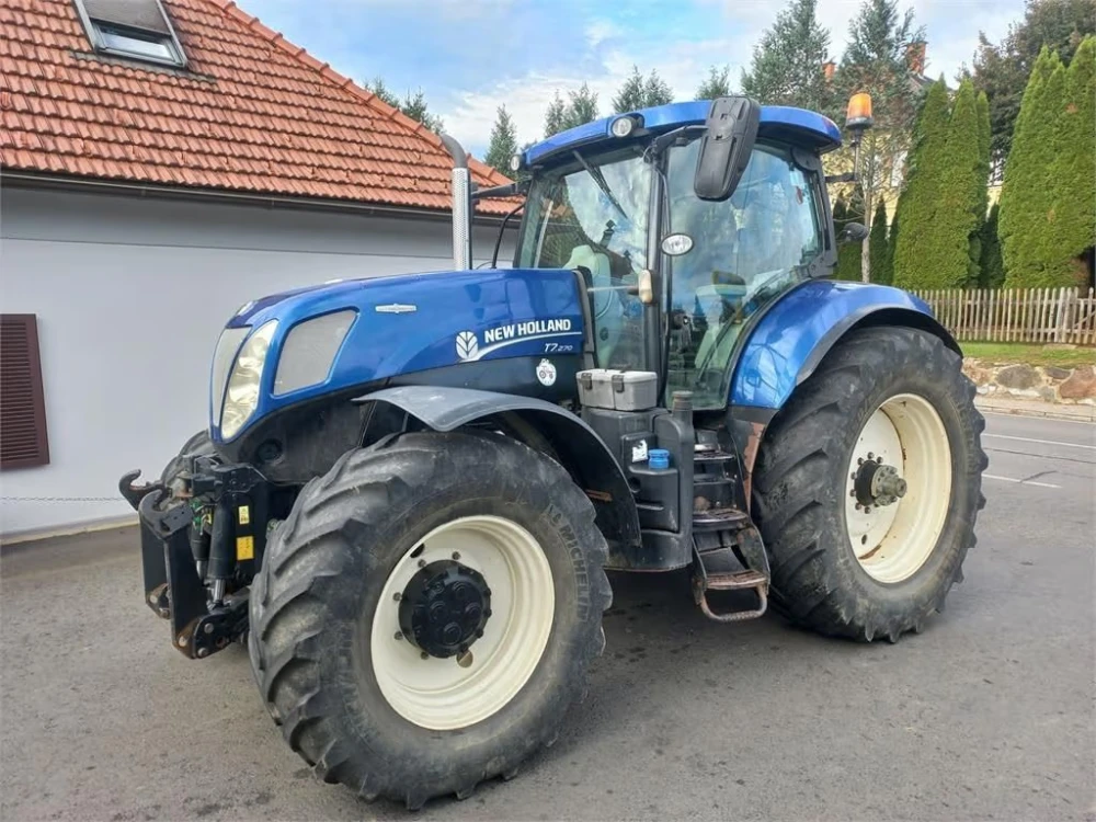 New Holland T7.270 AUTO COMMAND BLUEPOWER d'occasion — photo 1