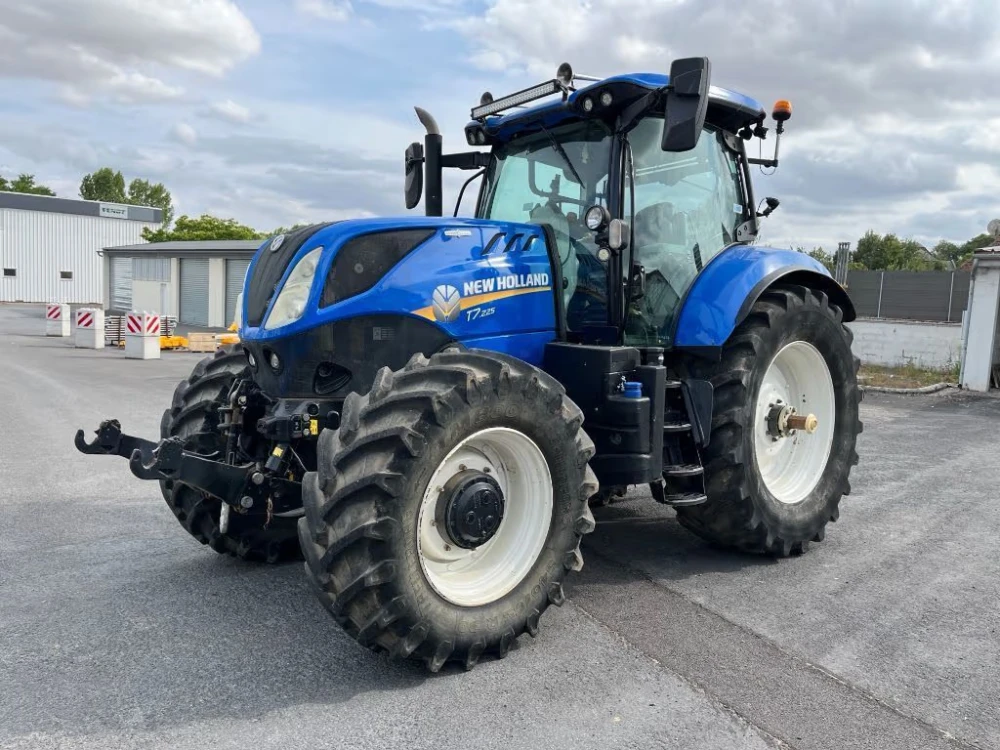 New Holland T7.225 d'occasion — photo 1