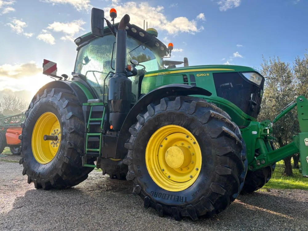 John Deere 6250R d'occasion — photo 1