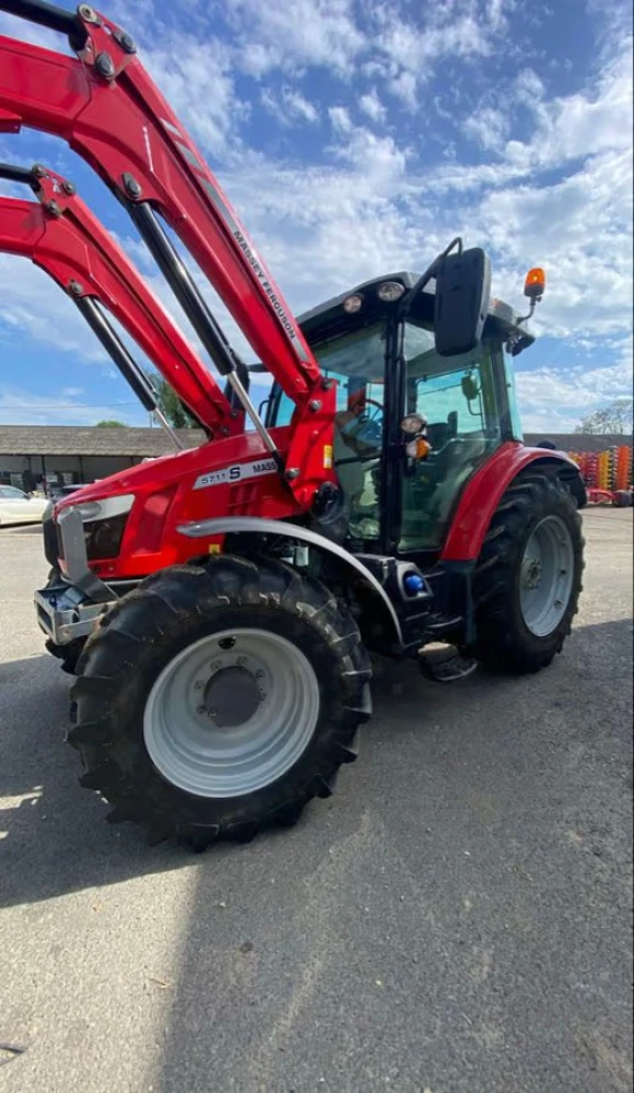 Massey Ferguson 5711 SL DYNA-6 ESSENTIAL d'occasion — photo 1