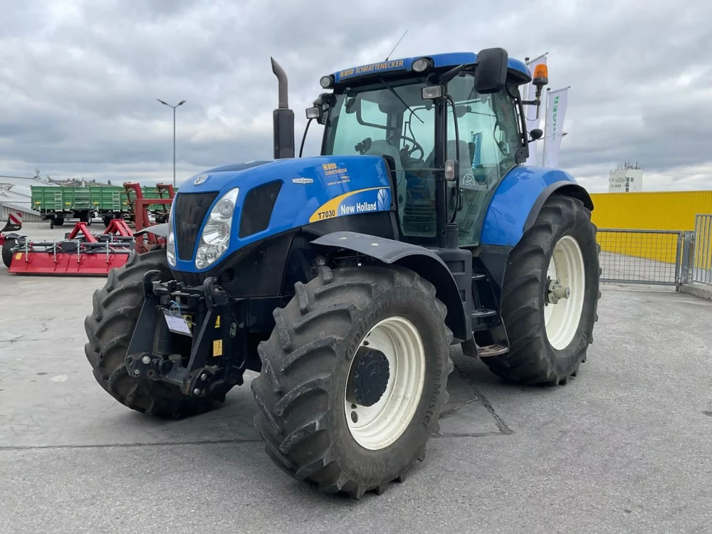 New Holland T 7030 AUTO COMMABD d'occasion — photo 1