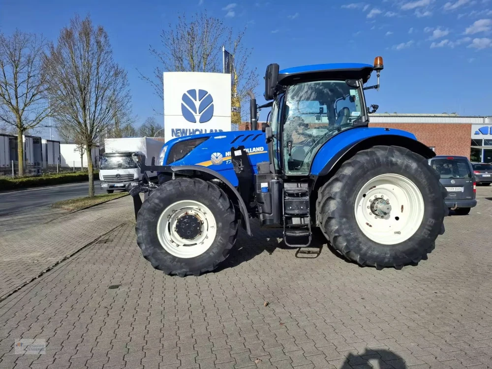 New Holland T7.230 AC d'occasion — photo 1