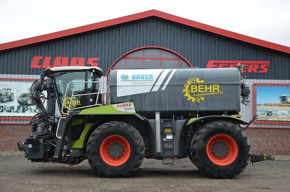 Claas XERION 4200 SADDLE TRAC BAUER d'occasion — photo 1