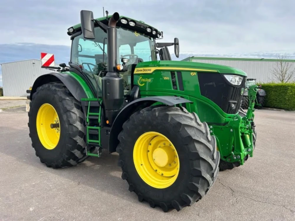 John Deere 6R250 d'occasion — photo 1