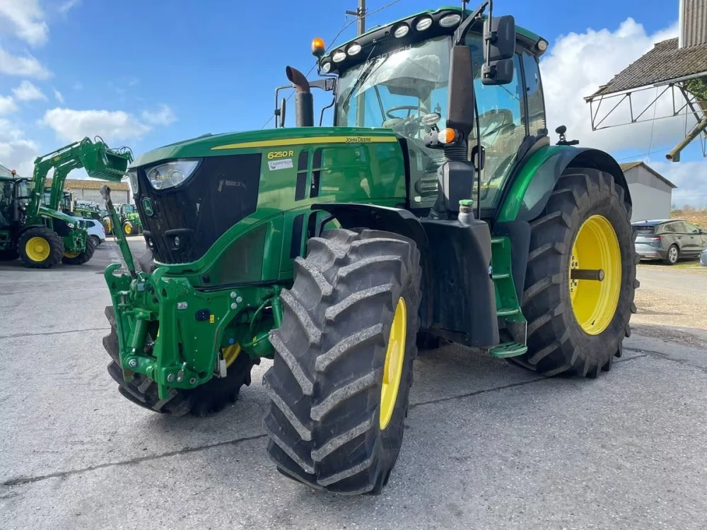 John Deere 6250R d'occasion — photo 1