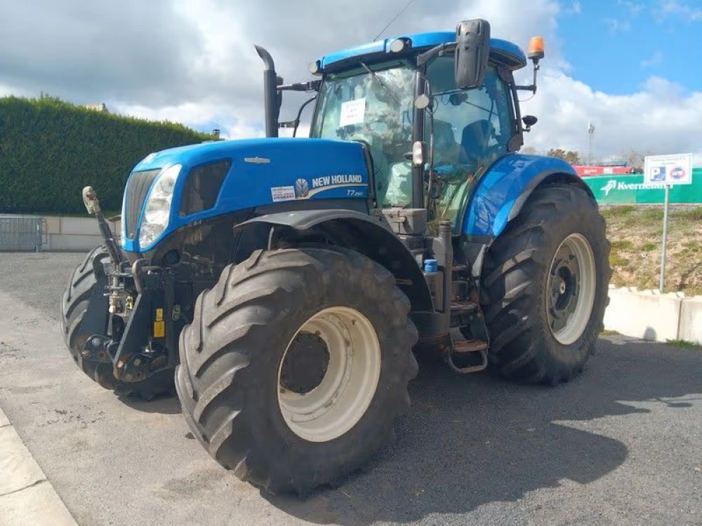 New Holland T7.250 AUTOCOMMAND ( CHASSIS LONG ) d'occasion — photo 1