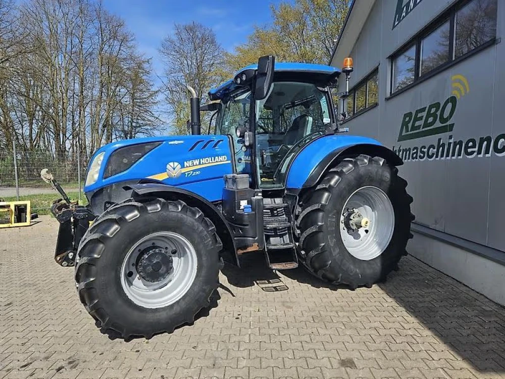 New Holland T7.230 AUTOCOMMAND d'occasion — photo 1