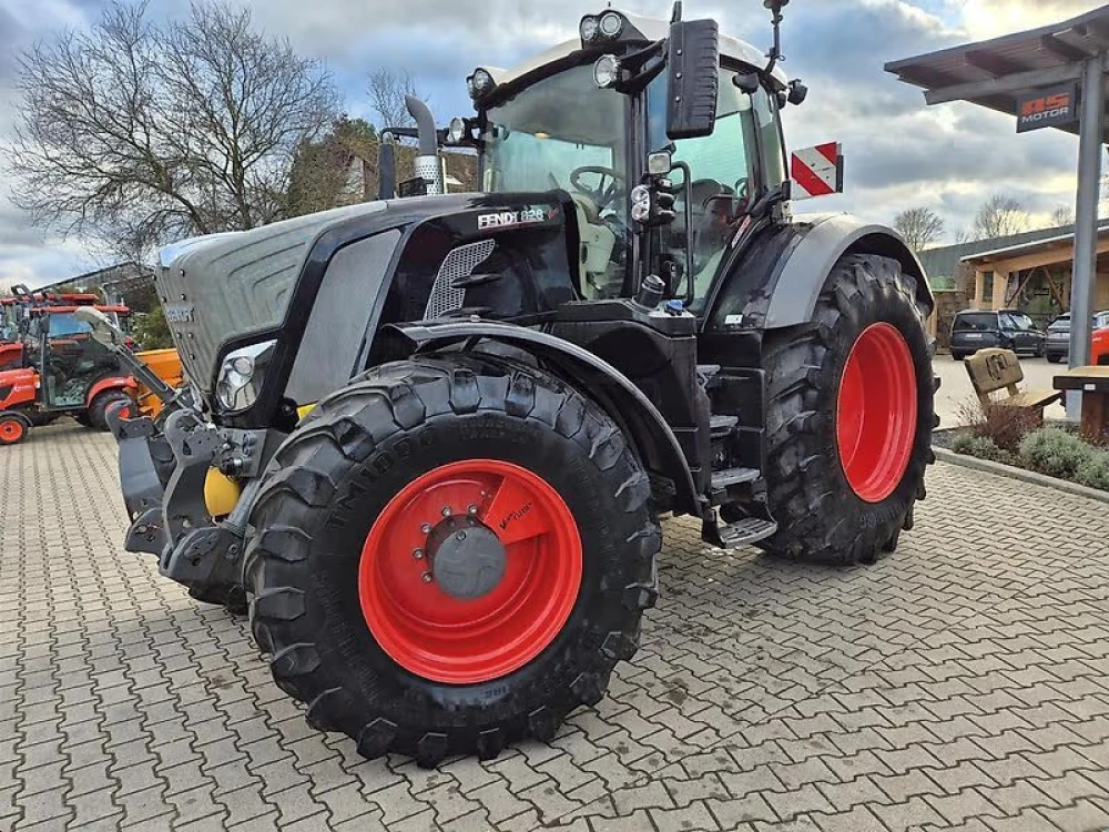 Fendt 828 VARIO PROFI PLUS d'occasion — photo 1
